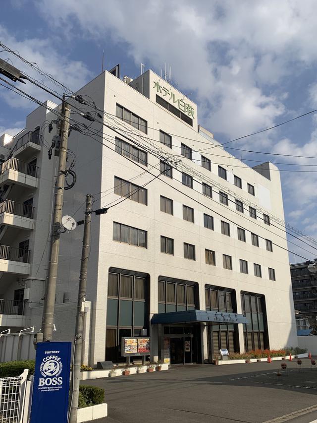 画像: 会場となる「ホテル白萩」 JR仙台駅からは徒歩15分ほどで到着する。1階にはレストランがあり、昼食にも困らない hotel-shirahagi.com