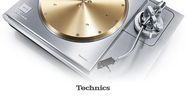 性格の異なるレコードプレーヤーの兄弟機が登場。 テクニクス