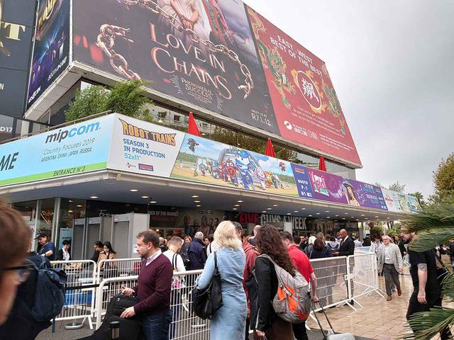 画像: 「ソニー4K/8Kシアター」「NHK 8KTHEATER」が開催されたカンヌ・コンベンションセンター