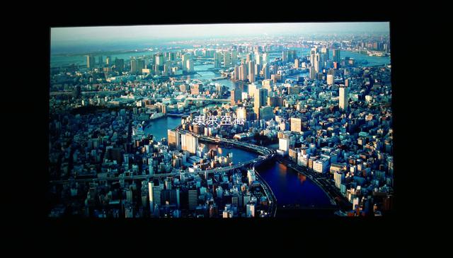 画像: ▲4Kプロジェクター「4K6021Z」を4台使って8K解像度を実現した上映システム。スクリーン奥より田の字型に4K映像を4枚投写して、8K解像度としている