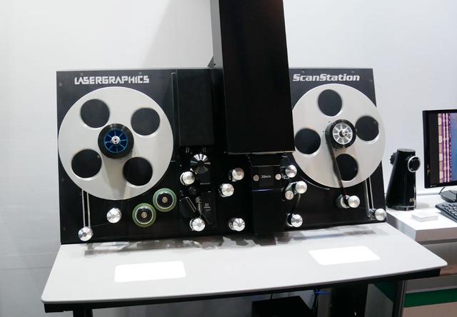 画像: ▲毎年恒例展示のフィルムスキャナー。写真は6.5Kのセンサーを搭載した「ScanStation」で、5Kまでの解像度でスキャニングできる。同社では、10K解像度でスキャニングできる「Director 10K」の取り扱いもあるそう