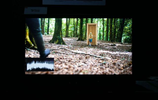 画像: ▲2000カンデラの明るさを実現した4K/HDRディスプレイ「DP-V3120」。バックライトの強化でこの明るさを実現しているが、冷却の効率も同時に高めることで、静粛性も兼ね備えている