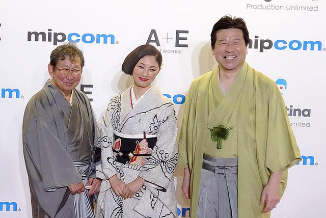 画像: 杉田成道監督、共演の常盤貴子、佐藤二朗がレッドカーペットに登場
