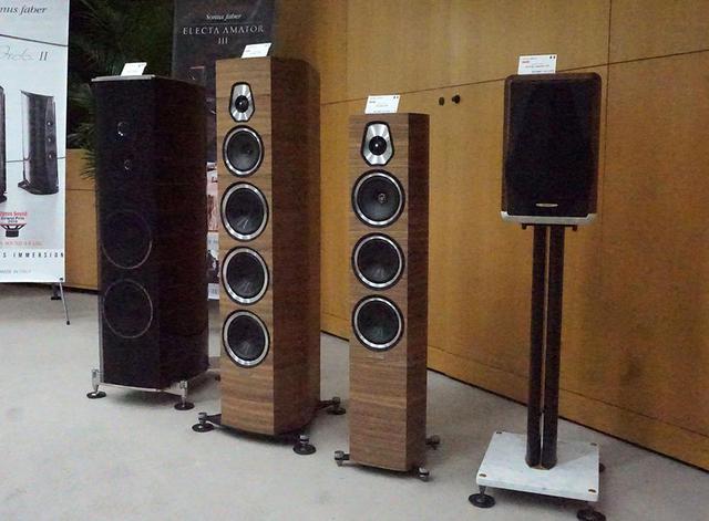 画像: 今回試聴デモを予定しているソナス・ファベールのスピーカーたち。中でもElecta Amator IIIは一番人気とか