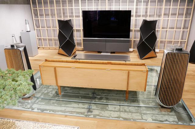画像: ▲店舗一番奥には、BEOVISION HARMONY+BEOLAB 90+BEOLAB 50という超弩級システムが設置されている