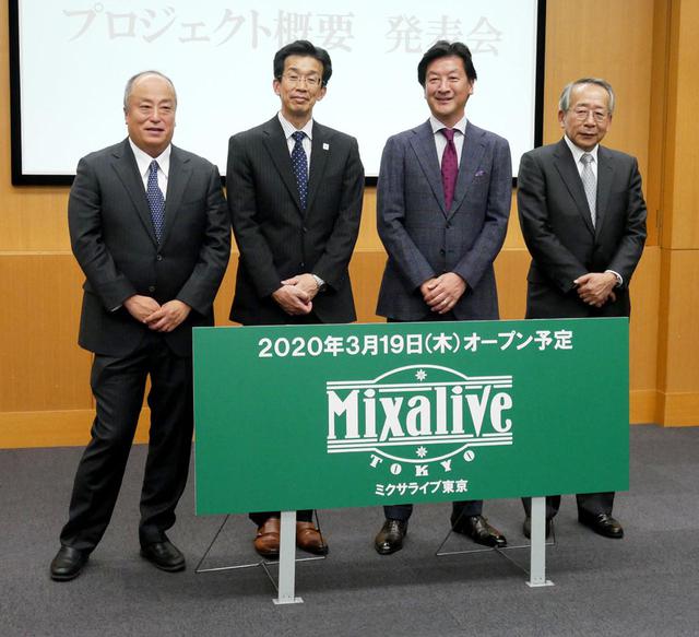 画像: 写真左からビルオーナー佐々木興業 代表取締役社長 佐々木伸一氏、豊島区 副区長 呉祐一郎氏、講談社 代表取締役社長 野間省伸氏、テレビ東京 代表取締役社長 小孫茂氏