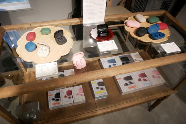 画像: ▲先のヘッドフォン祭で発表された完全ワイヤレスイヤホンagシリーズも展示