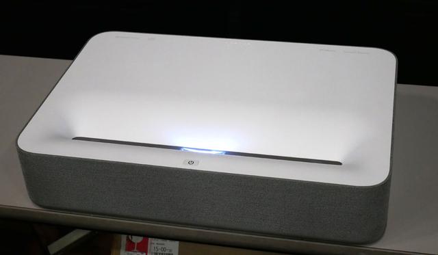 画像: ▲TaoTronicsブースには、先週先行発売が始まった超短焦点の4Kプロジェクター「VA-LT002」もひっそりと展示されていた
