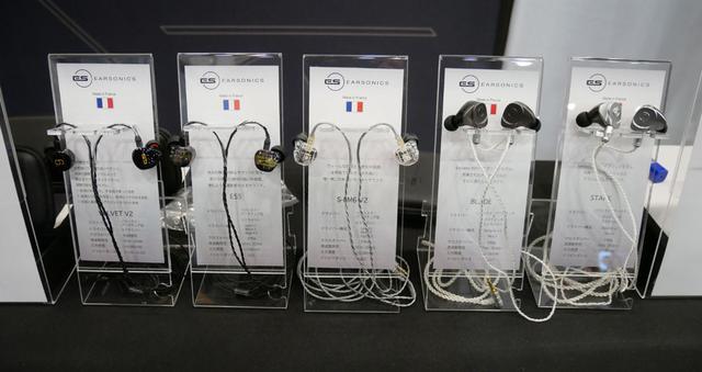 画像: ▲SNEXTブースでは、フランスのオーディオブランドEar Sonicのイヤホンを展示。新規で取り扱いを開始するそうで、来年早々には発売を予定しているという。ステージモニターなので、カッチリとしたサウンドが身上という。価格レンジは9~11万円という