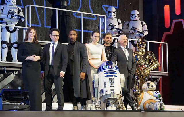画像3: 『スター・ウォーズ/スカイウォーカーの夜明け』がいよいよ今週末に公開! J.J.エイブラムス監督や主要キャストが集結し、待ちきれない思いが爆発寸前だ