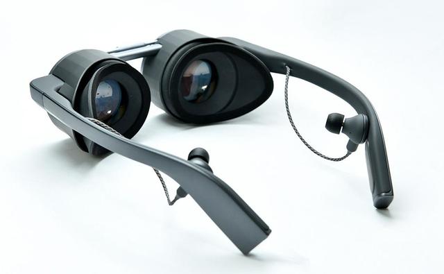 画像: パナソニックが、世界初HDR対応の眼鏡型VRグラスをCES2020で参考出品。小型・軽量ながら、映像に引きこまれるような臨場感あふれる仮想現実を体験できる