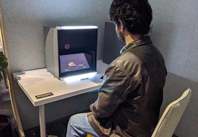 画像: 「視線認識型ライトフィールドディスプレイ」のブース