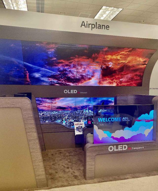 画像: これが旅客機の未来のビジネスシート。窓がなく、すべて曲面有機EL