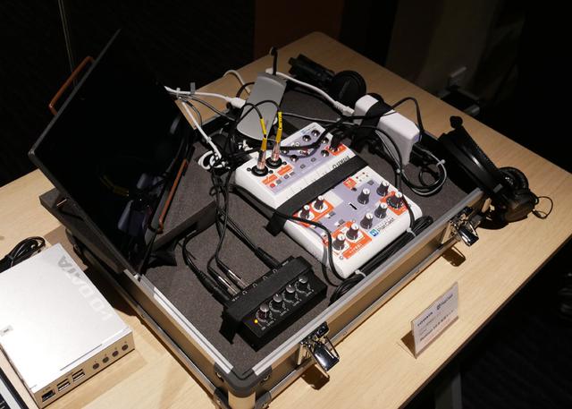 画像: PlatCastの基本キット。専用ケースに入って送られてくる