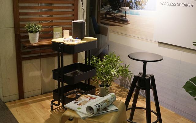 画像: HOME 150の使用イメージ。本体もコンパクトで、電源以外のケーブルもいらないので、DENのような小さな空間でもすっきり収まるはず
