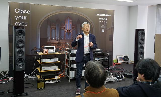 画像: 今回の試聴システムについて紹介する和田博巳さん