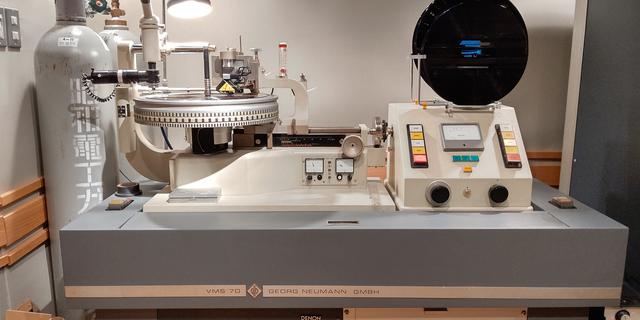 画像: 今回の制作に使用された、ノイマン社製VMS70カッティングレースとSX74カッターヘッド