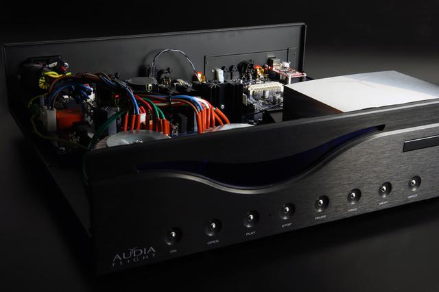 画像1: AUDIAのCD専用プレーヤー「FL CD THREE S」が3月1日に発売。384kHz/32ビット、DSD512対応のUSB入力も備え、単体DACとしても使える