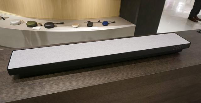 画像: 「BeoSound Stage」は、サランネットの素材にKARIMOKUの家具に似合う柄をチョイスしている