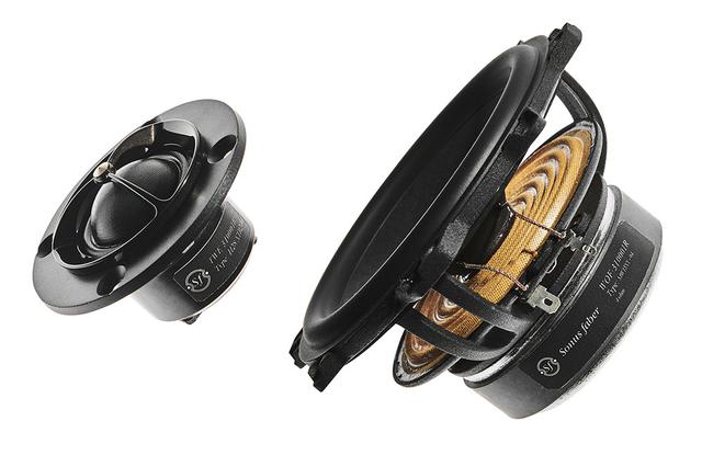 画像: 28mmシルクドーム型トゥイーター(左)と150mmウーファー(右)
