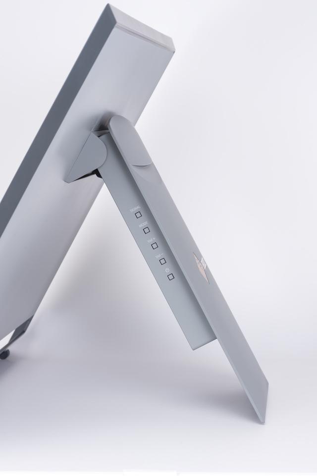 画像1: 4K有機ELモニター EIZO FORIS NOVA。RGB印刷方式の21.6型有機EL登場! 超精細画質の「箱庭」を嗜む