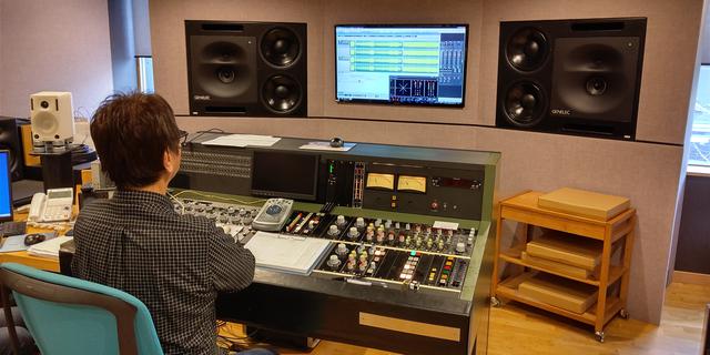 画像: 384kHz/32ビットで制作されたマスター素材を波形でチェックする。ここでの分析は、この後に続くテストカッティングにとって、大変重要な情報となる