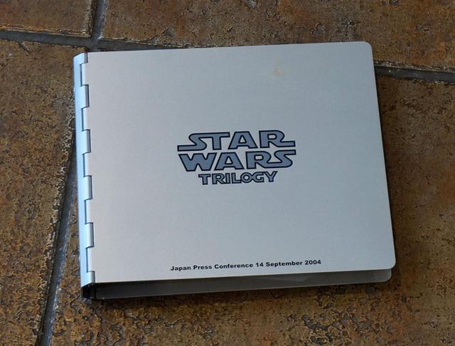 画像: DVD BOX『STAR WARS TRILOGY』の発表会で配られたお土産。ちゃんと「Japan Press Conference 14 September 2004」の文字が見える。この時は、発表会のためにアンソニー・ダニエルズも来日していました