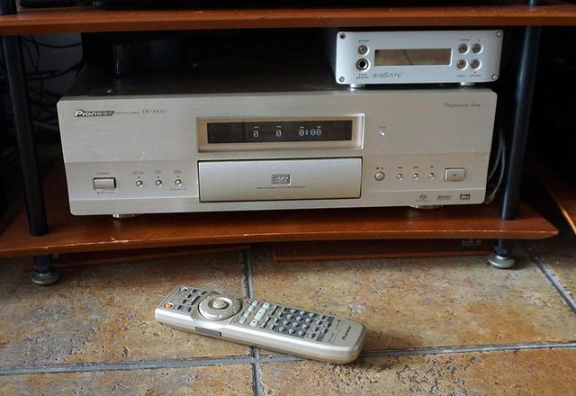 画像: わが家ではDV-AX10がSACDプレーヤーとしても活躍中。最近トレイの動作が怪しくて、ちょっと心配……