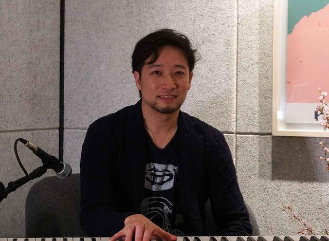 画像: 永田ジョージさん:1976年フロリダ州で生まれ、日本・英国・米国の三カ国で過ごし18歳で帰国。クラシックピアノを7歳から始め、大学からジャズピアニストとしての演奏活動を開始。卒業後は外資系IT企業で務めながらライブを継続。数多くのミュージシャンに影響を受け、敬愛するオスカー・ピーターソンおよびベニー・グリーンに倣い、心地よいグルーヴ感とリリカルなフレージングをモットーとするようになる。2012年6月に独立し、音楽専業となる。