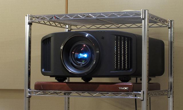 画像: UHDブルーレイの4K映像は、JVCのDLA-V9Rを使って、8Kにアップコンバートして上映した。きわめて情報量に富んだ驚きの画質が楽しめました