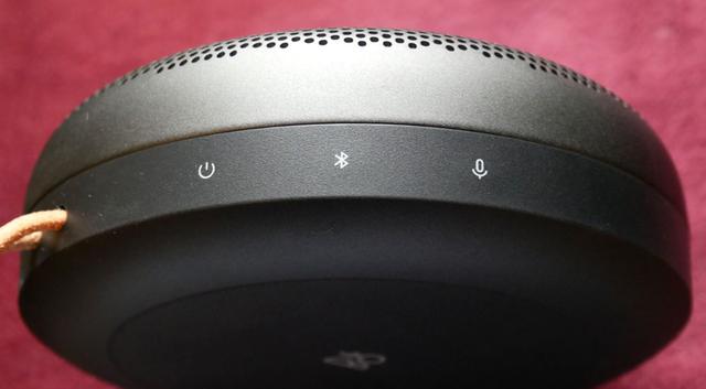 画像: 電源ボタン、Bluetoothボタン、マイクボタンは独立して搭載される