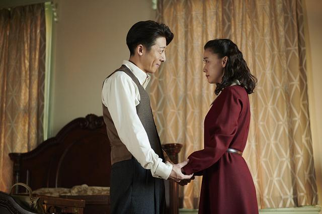 画像1: 監督・黒沢 清×主演・蒼井 優の8Kドラマ『スパイの妻』が、6月6日にオンエア決定。見る者を1940年代の日本へといざなっていく高精細映像をお見逃しなく