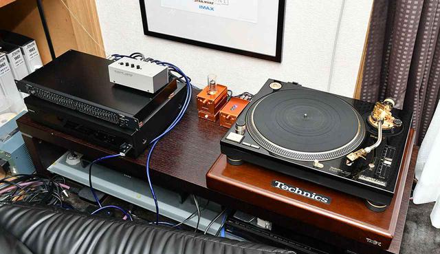画像: アナログレコードプレーヤーにはテクニクスを使用。アンプは複数所有し、好みに応じて使い分けている