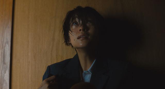 画像2: “その家に行ってはいけない”。さまざまな人々が呪いの家に引き寄せされていく
