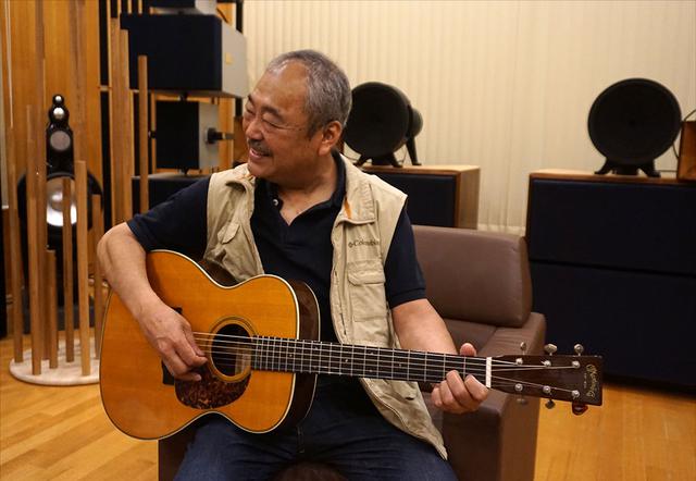 画像: 「Double Woofers’」会長・永瀬宗重さんのオーディオルームで『玉置浩二:群像の星』を体験させてもらう。あまりに自然なギターとヴォーカルに、自宅の音を強く反省した