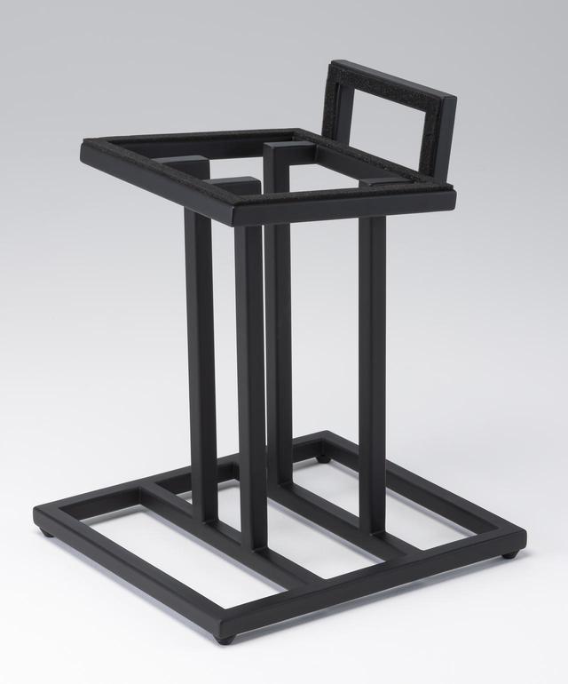画像: L82 Classicの再現性を高める専用スタンド「JS-80」は¥30,000(ペア)+税で発売