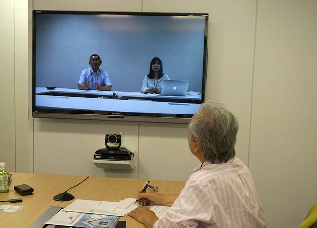 画像: 取材はデジオン東京オフィスにお邪魔して、福岡本社とテレビ会議システムをつないで行った。山崎さんと迫田さんにリモートで対応してもらっている