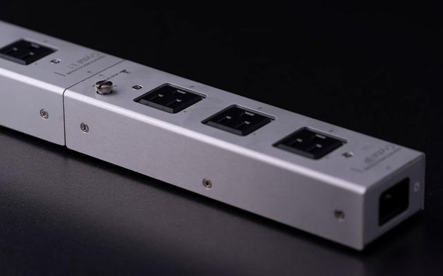 画像: Crystal 3Pをつないだ様子。CrystalシリーズやForce barと組み合わせて大型タップとして使用可能