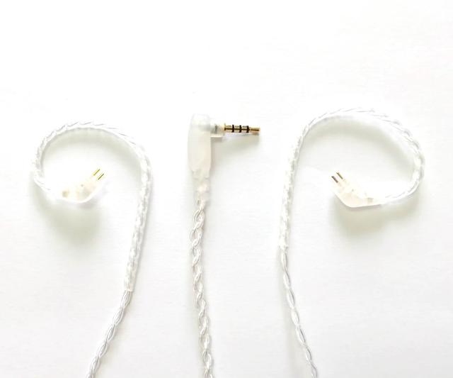 画像: オプションケーブルの2.5mmバランス品