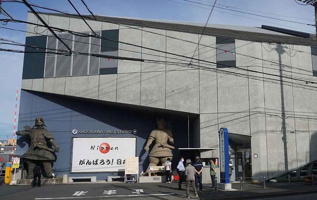 画像: 角川大映スタジオエントランスにそびえるG棟。ここにステージGとポストプロダクション機能が収められている