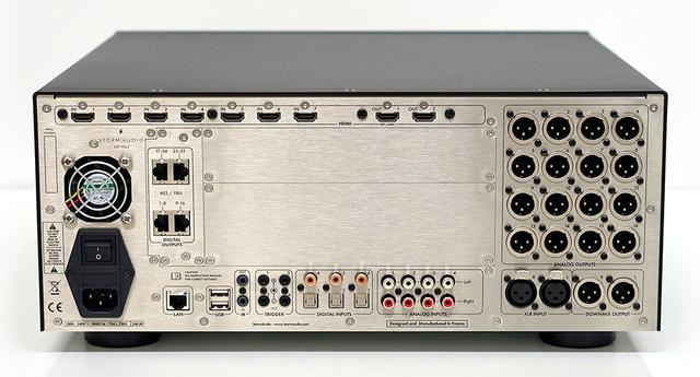 画像: 「ISP.16 ANALOG MK2」の背面端子。アナログ出力は16系統備えている