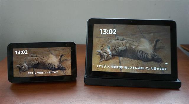 画像: 左は5インチ画面の「Echo Show 5」で、右が「Fire HD 8 PLUS」。画面の視認性はかなり高い