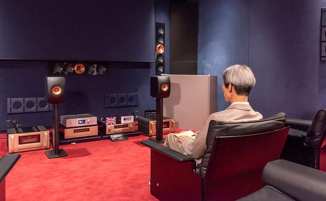 画像: 試聴は有明にあるKEF Music Laboratoryで行った。ソースにはCD/SACDを使い、アキュフェーズのプリ&パワーアンプでLS50 Metaをドライブしている