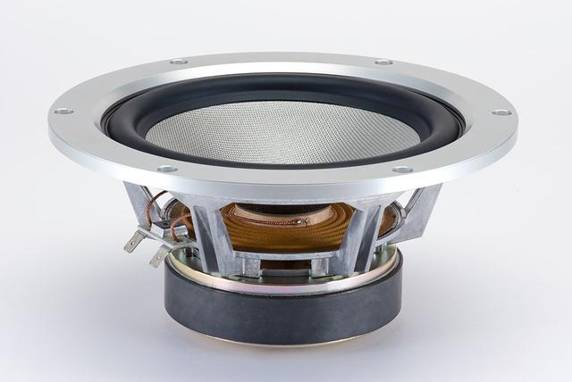 画像: 「NS-3000」では、160mmというウーファーサイズを選んでいる。このサイズはヤマハが2ウェイブックシェルフスピーカーで目指すべき音に求められる条件を熟考したうえで選んだそうだ