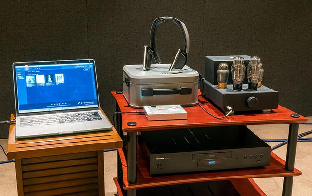 画像: 今回の試聴機器。CDやUHDブルーレイの再生にはパナソニックDP-UB9000を使い、そのアナログ出力をFeliks Audioのヘッドホンアンプ「Euforia」につないで「MYSPHERE 3」を駆動した。ハイレゾ再生はMac Book ProのUSB出力をコード「Hugo2」に入力、ここに「MYSPHERE 3」をつないでいる