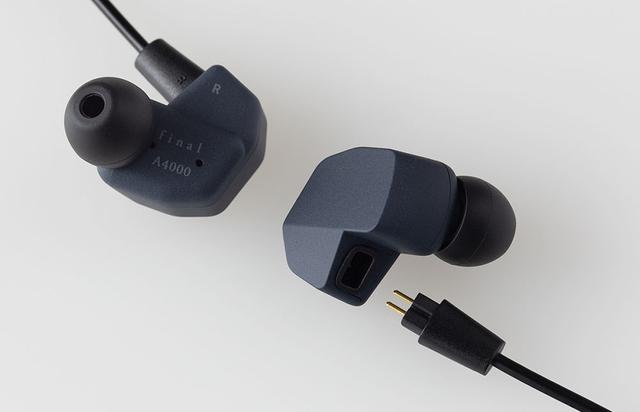 画像: 上位モデルの「A4000」。外観は「A3000」と共通だが、本体の色が異なっている