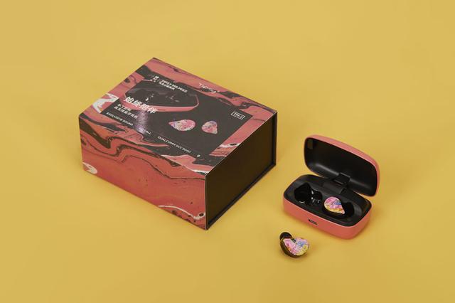 画像: ▲Tipsy「TM1」のコーラルオレンジ