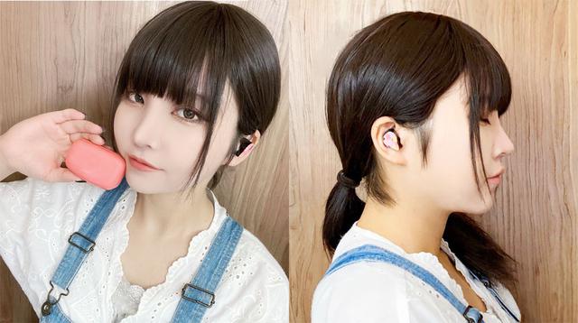 画像: ▲「ヘッドホン女子」として人気の「くわわ」さんにモデルになってもらった装着写真。コーラルオレンジのカラーリングと相まって、女性にもぴったりのデザインになっているのが分かる