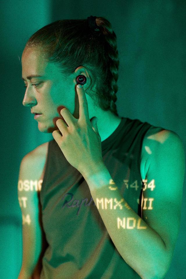 ラファとBang & Olufsenの限定モデル「Beoplay E8 Sport Rapha Edition