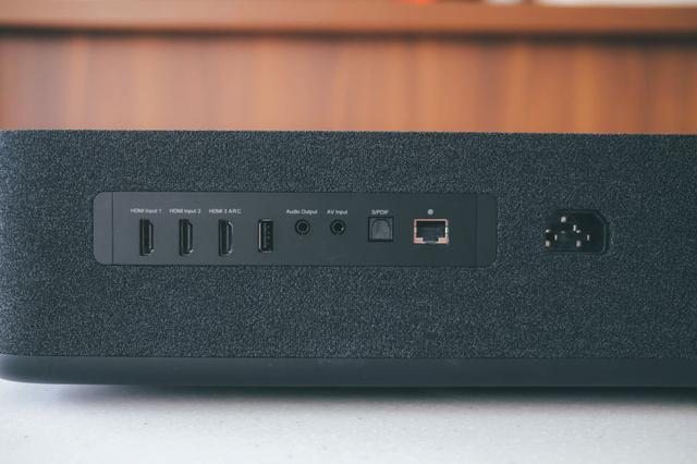 画像2: VAVA、短焦点仕様の4Kプロジェクター「VA-LT002」に精悍なブラックモデルが登場。18cmで100インチの大画面が楽しめる